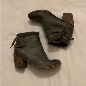 Ankle Boots with laces on the back